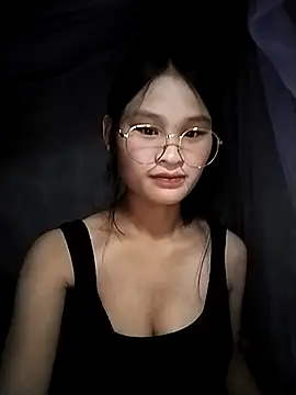 Snapshot of saronla_03 chatting on 11/10/25, 04:17 saronla 03 online show from 11/10/25, 04:17