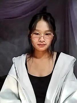 Snapshot of saronla_03 chatting on 11/17/25, 05:41 saronla 03 online show from 11/17/25, 05:41