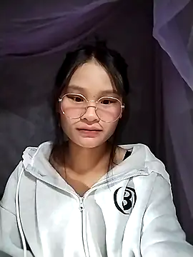 Snapshot of saronla_03 chatting on 11/18/25, 06:34 saronla 03 online show from 11/18/25, 06:34