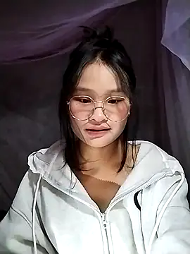 Snapshot of saronla_03 chatting on 11/19/25, 08:03 saronla 03 online show from 11/19/25, 08:03