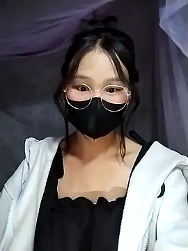 Snapshot of saronla_03 chatting on 11/20/25, 03:45 saronla 03 online show from 11/20/25, 03:45