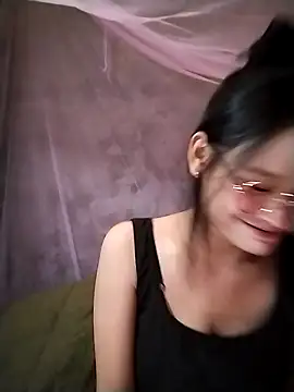 Snapshot of saronla_03 chatting on 11/23/25, 06:02 saronla 03 online show from 11/23/25, 06:02