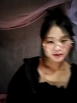 Snapshot of saronla_03 chatting on 11/24/25, 03:17 saronla 03 online show from 11/24/25, 03:17