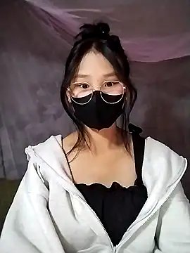 Snapshot of saronla_03 chatting on 11/26/25, 02:01 saronla 03 online show from 11/26/25, 02:01