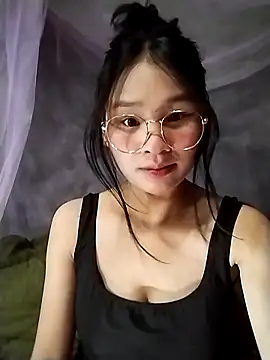 Snapshot of saronla_03 chatting on 11/28/25, 01:58 saronla 03 online show from 11/28/25, 01:58