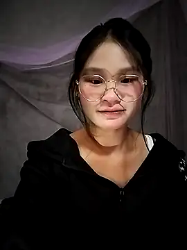 Snapshot of saronla_03 chatting on 11/29/25, 06:00 saronla 03 online show from 11/29/25, 06:00