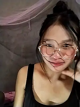 Snapshot of saronla_03 chatting on 11/30/25, 07:01 saronla 03 online show from 11/30/25, 07:01