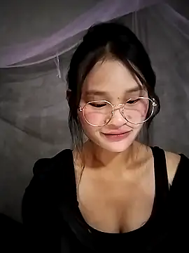 Snapshot of saronla_03 chatting on 12/02/25, 06:47 saronla 03 online show from 12/02/25, 06:47