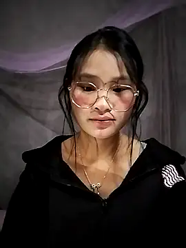 Snapshot of saronla_03 chatting on 12/04/25, 07:17 saronla 03 online show from 12/04/25, 07:17