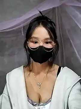 Snapshot of saronla_03 chatting on 12/05/25, 07:10 saronla 03 online show from 12/05/25, 07:10