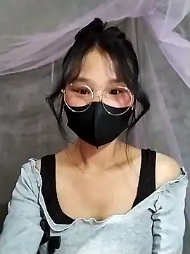 Snapshot of saronla_03 chatting on 12/13/25, 08:04 saronla 03 online show from 12/13/25, 08:04