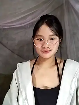 Snapshot of saronla_03 chatting on 12/18/25, 02:17 saronla 03 online show from 12/18/25, 02:17