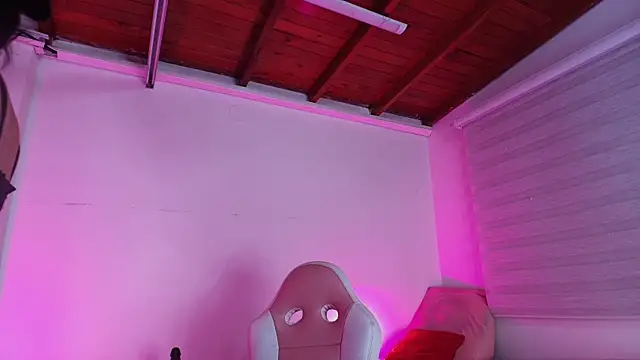 emma madi online show from 10/07/25, 12:02