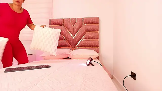 emma madi online show from 10/28/25, 11:58