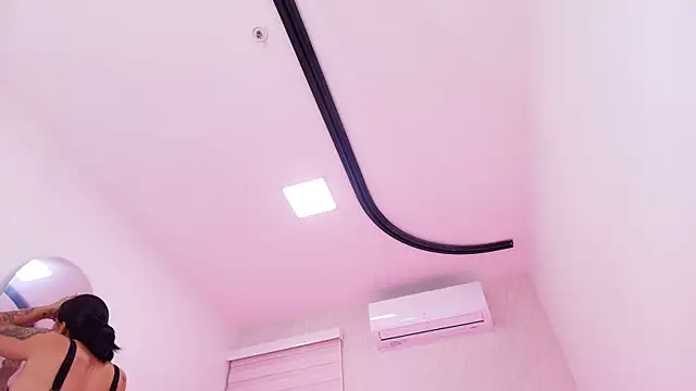 emma madi online show from 11/24/25, 11:54