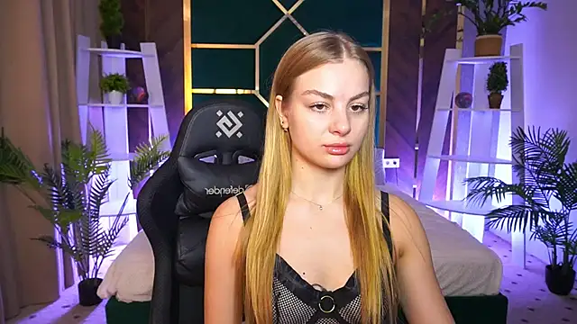 AngyyEyess online show from 10/31/25, 02:01