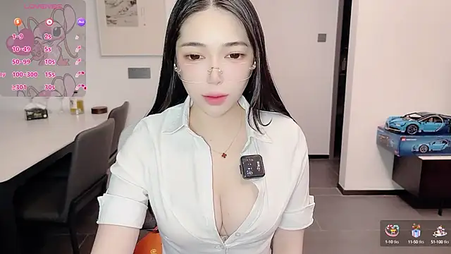 Snapshot of Scarlett-bb chatting on 10/13/25, 08:31 Scarlett-bb online show from 10/13/25, 08:31