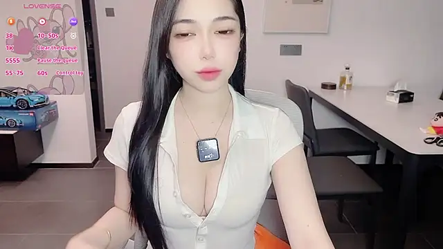 Snapshot of Scarlett-bb chatting on 10/19/25, 08:42 Scarlett-bb online show from 10/19/25, 08:42