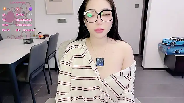 Snapshot of Scarlett-bb chatting on 11/05/25, 11:05 Scarlett-bb online show from 11/05/25, 11:05