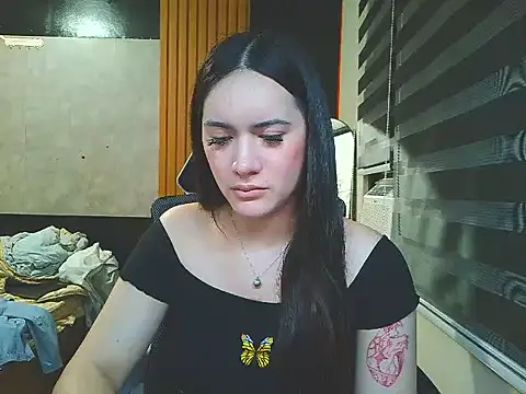 Snapshot of Yhanbeaufort18 chatting on 10/03/25, 05:10 Yhanbeaufort18 online show from 10/03/25, 05:10