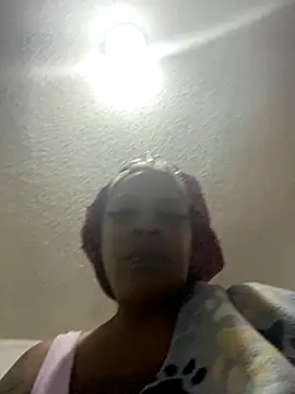 Snapshot of juicy92 chatting on 10/16/25, 12:44 juicy92 online show from 10/16/25, 12:44
