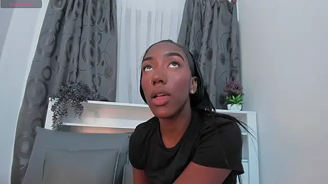 Mistt Mia online show from 10/08/25, 07:22