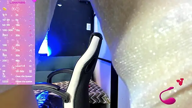 SamaraAnders  online show from 11/12/25, 04:46