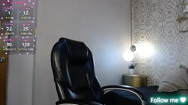 Lucigh  online show from 11/08/25, 07:34