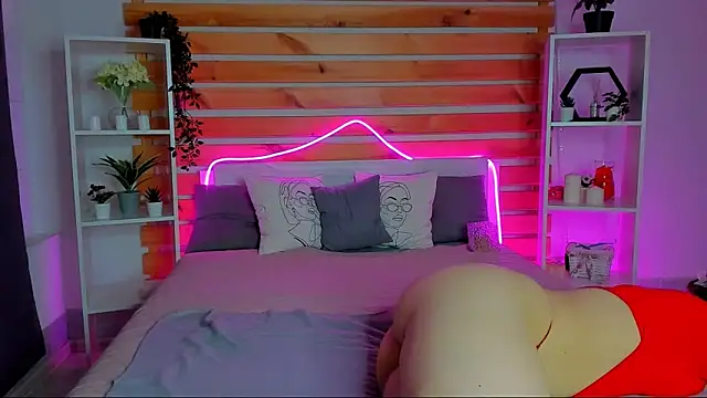 Snapshot of Laura_Ellinss chatting on 10/16/25, 08:59 Laura Ellinss online show from 10/16/25, 08:59