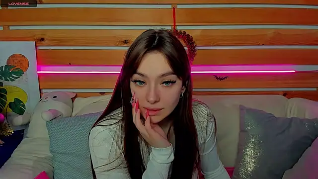 Snapshot of Emily_Tylerr chatting on 12/20/25, 08:10 Emily Tylerr online show from 12/20/25, 08:10