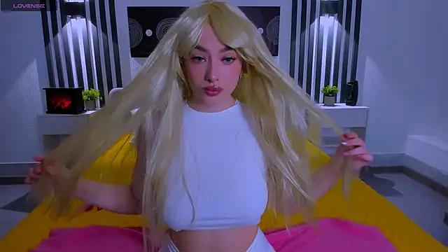 Snapshot of Emily_Tylerr chatting on 02/17/26, 01:02 Emily Tylerr online show from 02/17/26, 01:02