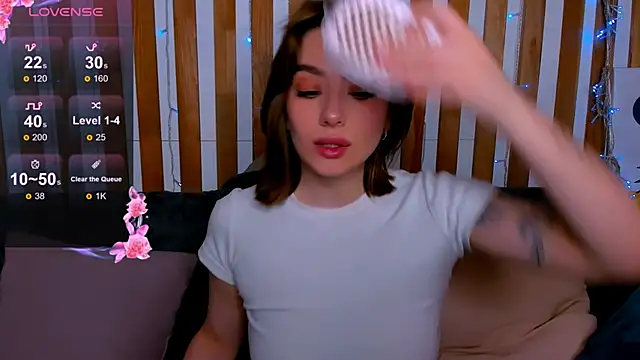 Snapshot of Emily_Tylerr chatting on 02/20/26, 06:26 Emily Tylerr online show from 02/20/26, 06:26