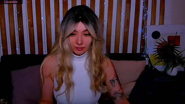 Snapshot of Emily_Tylerr chatting on 02/25/26, 12:42 Emily Tylerr online show from 02/25/26, 12:42