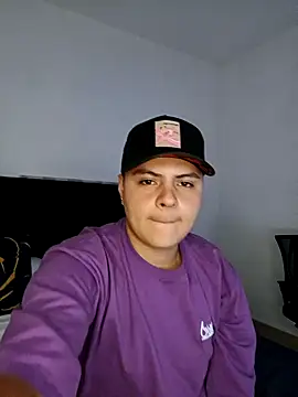 Snapshot of NoahLux chatting on 09/10/25, 07:14 NoahLux online show from 09/10/25, 07:14