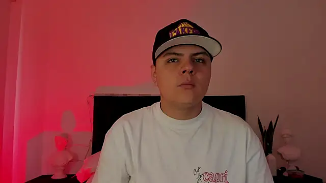 Snapshot of NoahLux chatting on 09/12/25, 07:47 NoahLux online show from 09/12/25, 07:47