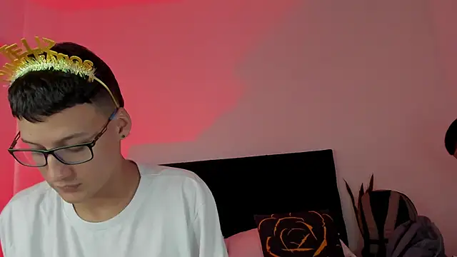 Snapshot of NoahLux chatting on 09/23/25, 06:55 NoahLux online show from 09/23/25, 06:55