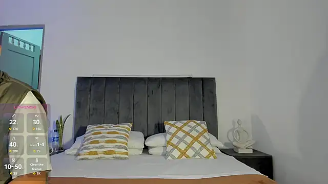 Snapshot of NoahLux chatting on 10/11/25, 07:34 NoahLux online show from 10/11/25, 07:34