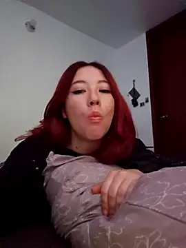 lunnaa  online show from 11/23/25, 05:07