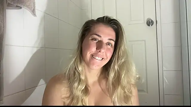 Snapshot of louiseberkeley chatting on 10/29/25, 11:34 louiseberkeley online show from 10/29/25, 11:34