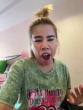 Snapshot of Kath_C chatting on 09/25/25, 03:54 Kath C online show from 09/25/25, 03:54