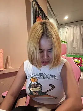 Snapshot of Kath_C chatting on 10/03/25, 07:38 Kath C online show from 10/03/25, 07:38