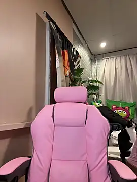 Snapshot of Kath_C chatting on 10/18/25, 06:37 Kath C online show from 10/18/25, 06:37