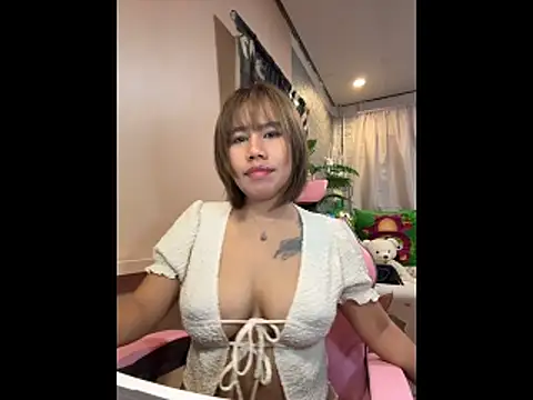 Snapshot of Kath_C chatting on 12/16/25, 09:36 Kath C online show from 12/16/25, 09:36