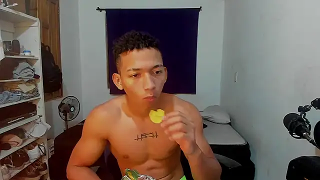 JuanchiT66 online show from 10/25/25, 03:58