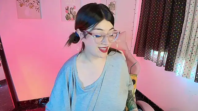 isaferrer06 online show from 12/16/25, 04:01