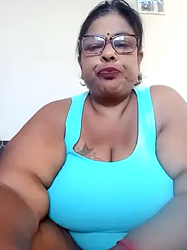 Snapshot of mileesha chatting on 01/26/25, 10:45 mileesha online show from 01/26/25, 10:45