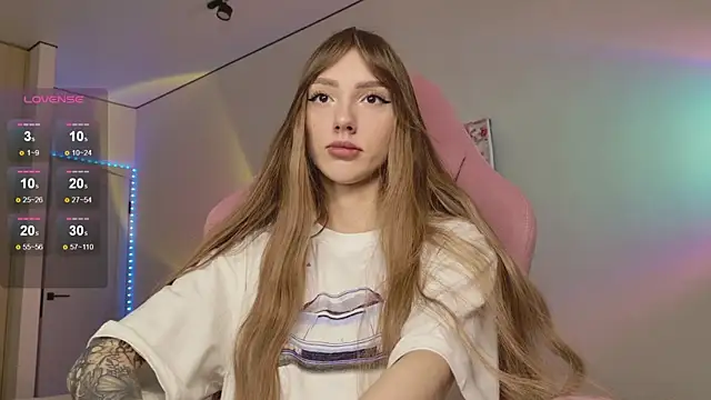 Snapshot of Lunainnk chatting on 10/01/25, 01:11 Lunainnk online show from 10/01/25, 01:11