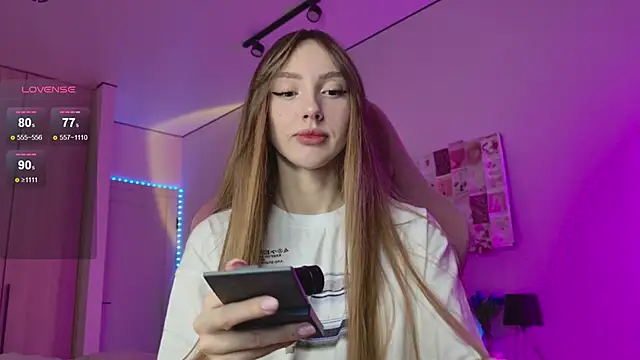 Snapshot of Lunainnk chatting on 10/05/25, 12:42 Lunainnk online show from 10/05/25, 12:42