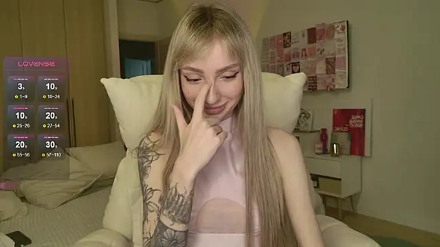 Snapshot of Lunainnk chatting on 02/14/26, 11:45 Lunainnk online show from 02/14/26, 11:45