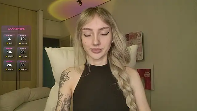 Snapshot of Lunainnk chatting on 02/21/26, 10:22 Lunainnk online show from 02/21/26, 10:22